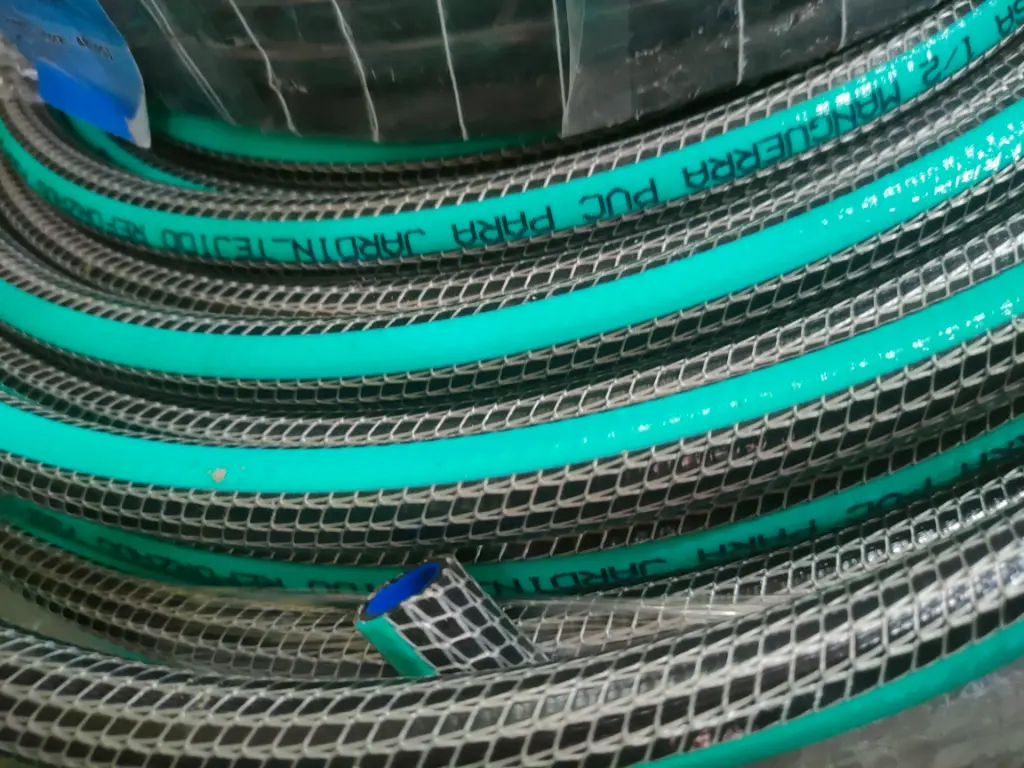 MANGUERA JARDIN TEJIDA 3 CAPAS NEGRA/VERDE/AZUL 350PSI 100MTS.