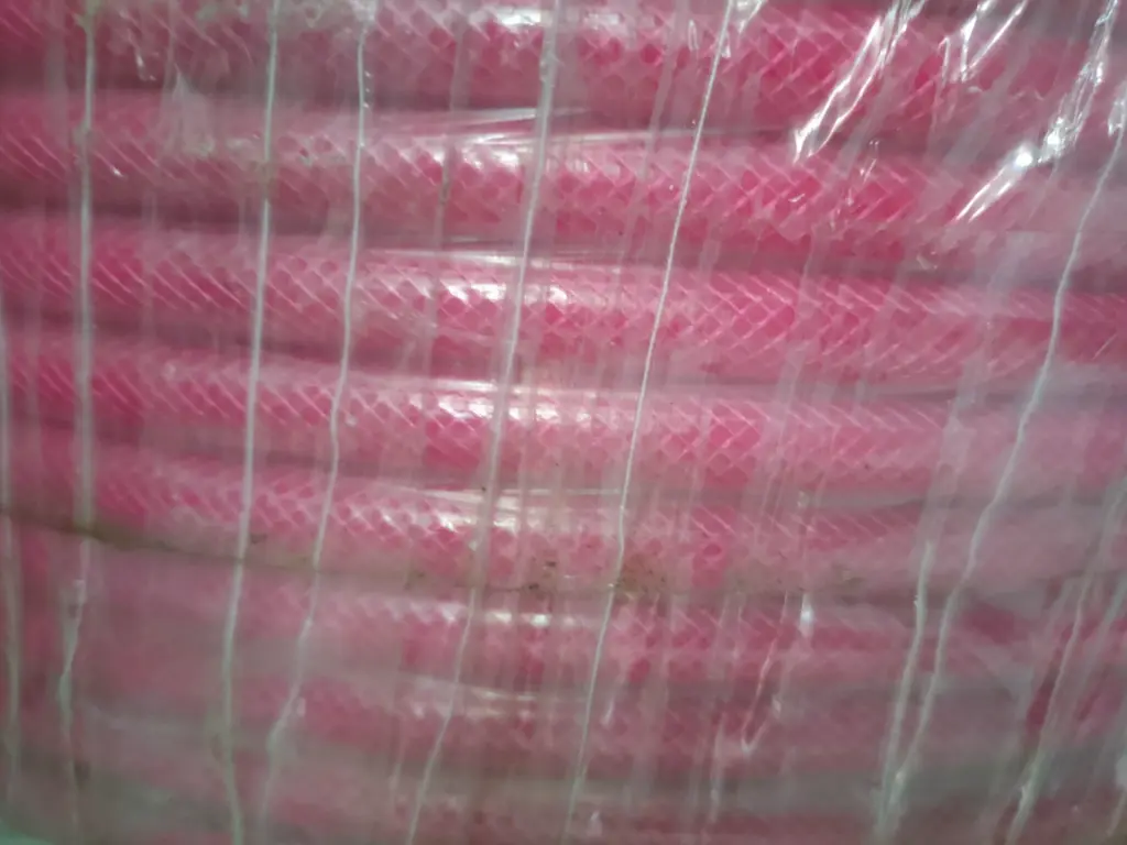 MANGUERA JARDIN TEJIDA REF.TEJIDA FUCSIA 350 PSI 100MTS 