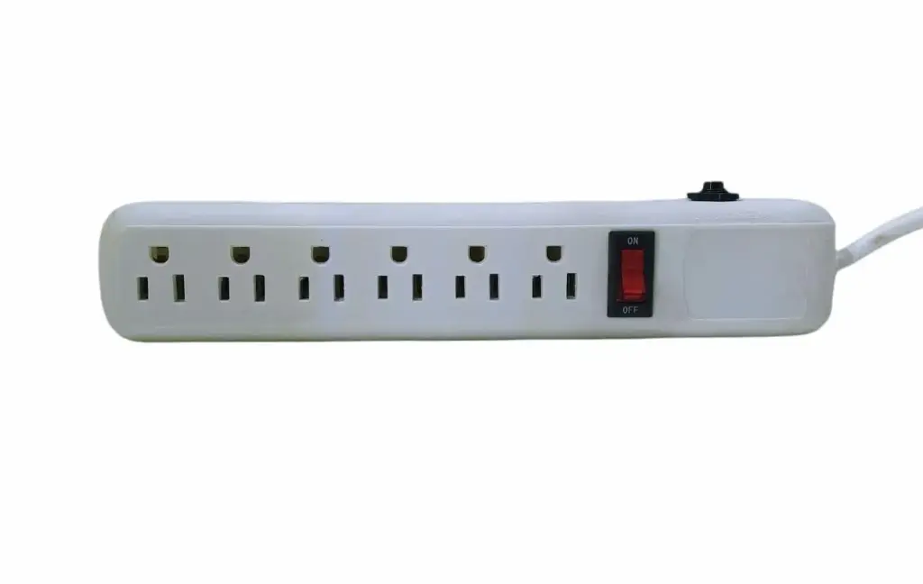 EXTENSION  REGLETA 6 SERVICIOS 